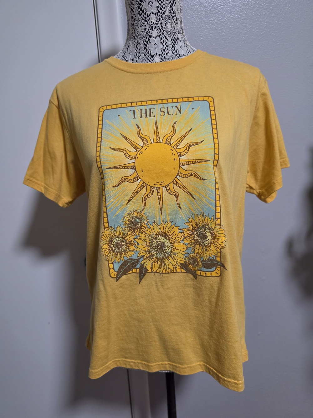 The Sun Graphic Yellow Woman’s T‑Shirt - Sunflower Tarot Card - EUC